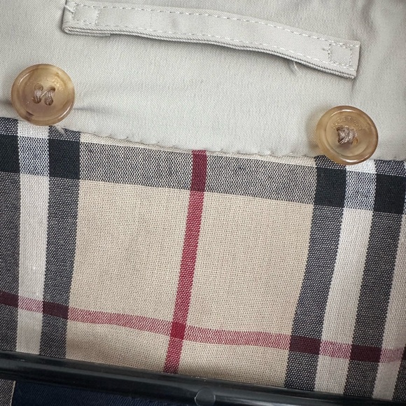 Burberry Women’s Classic Tan Trench Coat - Picture 10 of 16